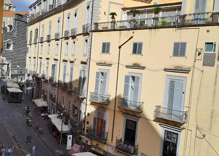 Trinita' Maggiore Home/ Historic Center